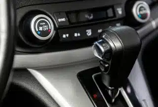 Comprendre le fonctionnement et les avantages d'une boîte de vitesse automatique dans une voiture